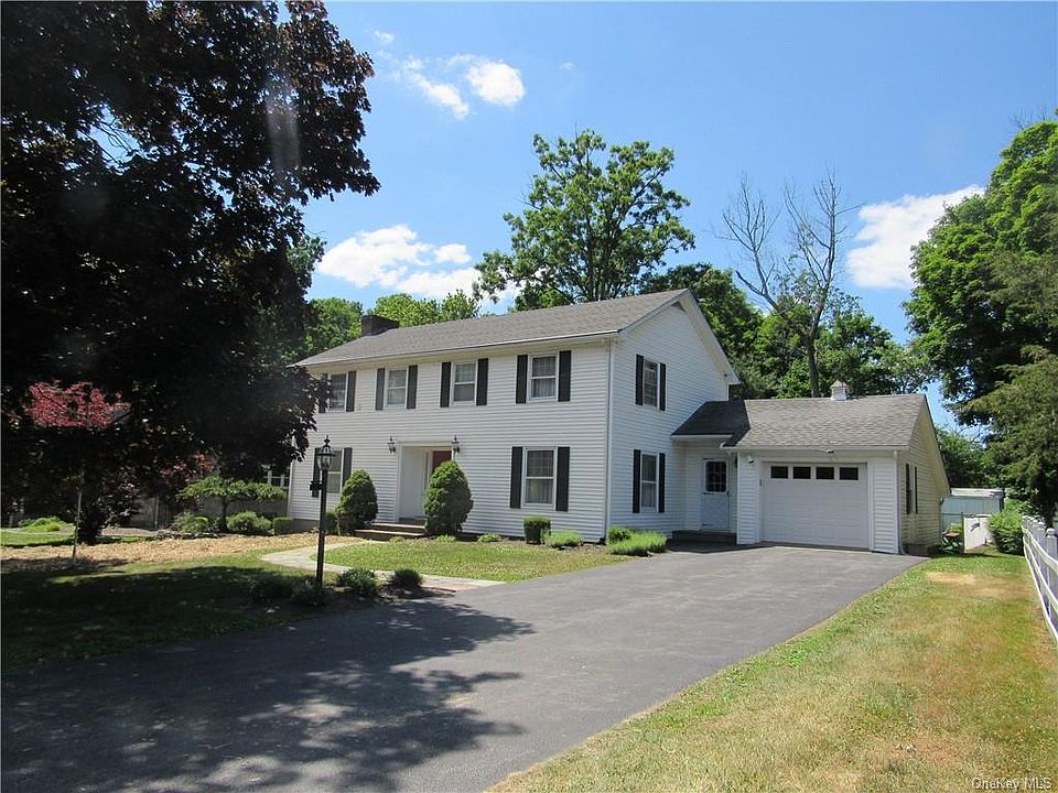1st image of 5 Hilltop Dr