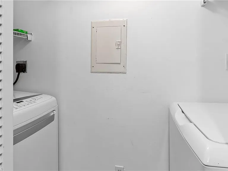 29 High Point Cir E #106 — Photo 19