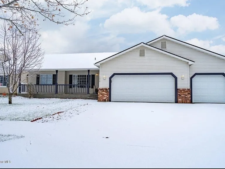 1975 N Palisades Dr — Photo 2