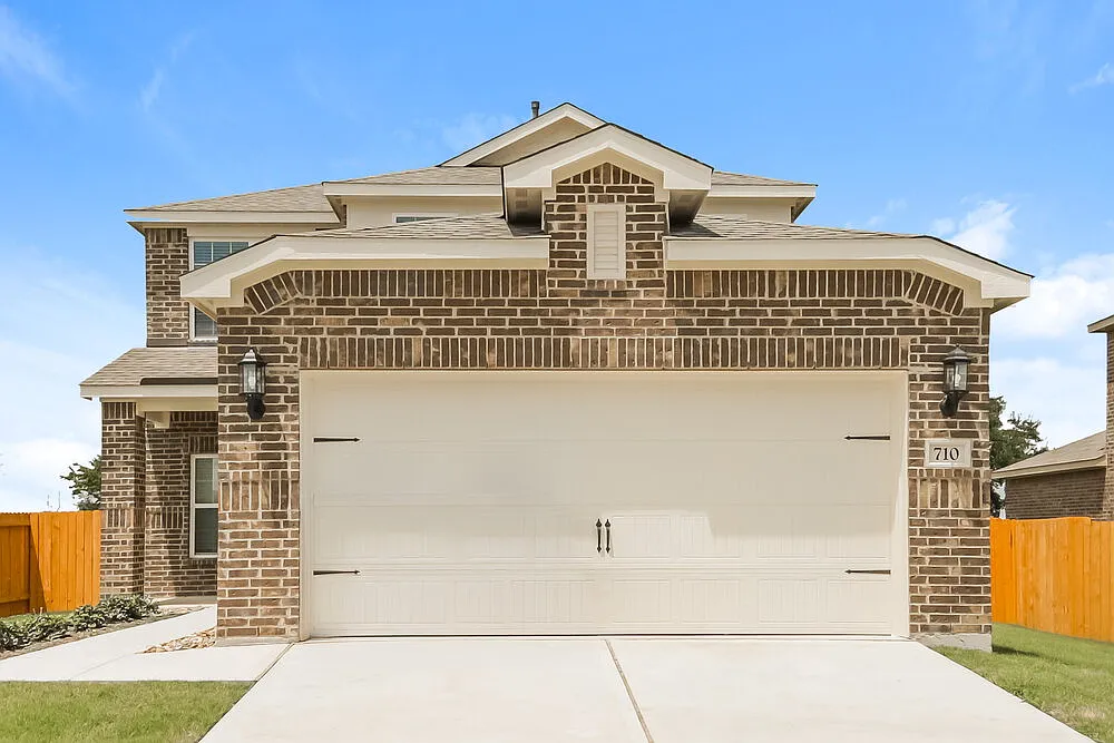4 bed, 2.5 bath, 1836 sqft, $2,145 — Photo 1