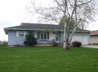 158 10th St SE, Wells, MN 56097