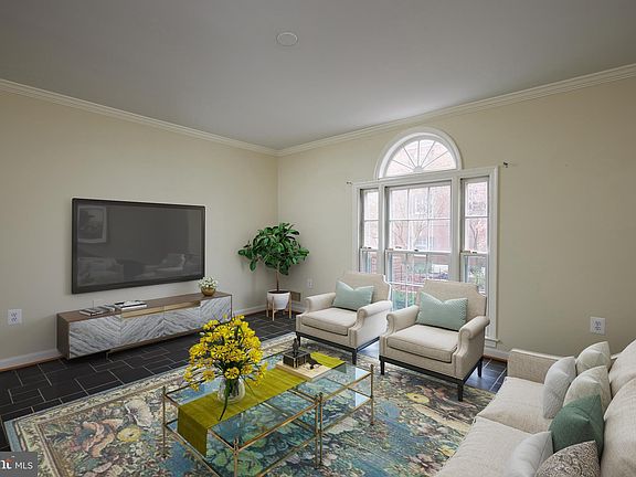 5th image of 1050 N Royal St #1050