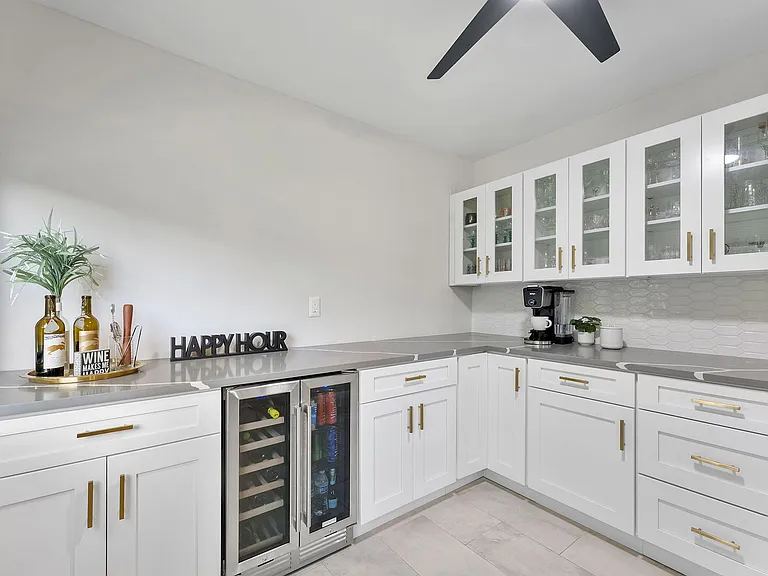 11230 Green Lake Dr #204 — Photo 4