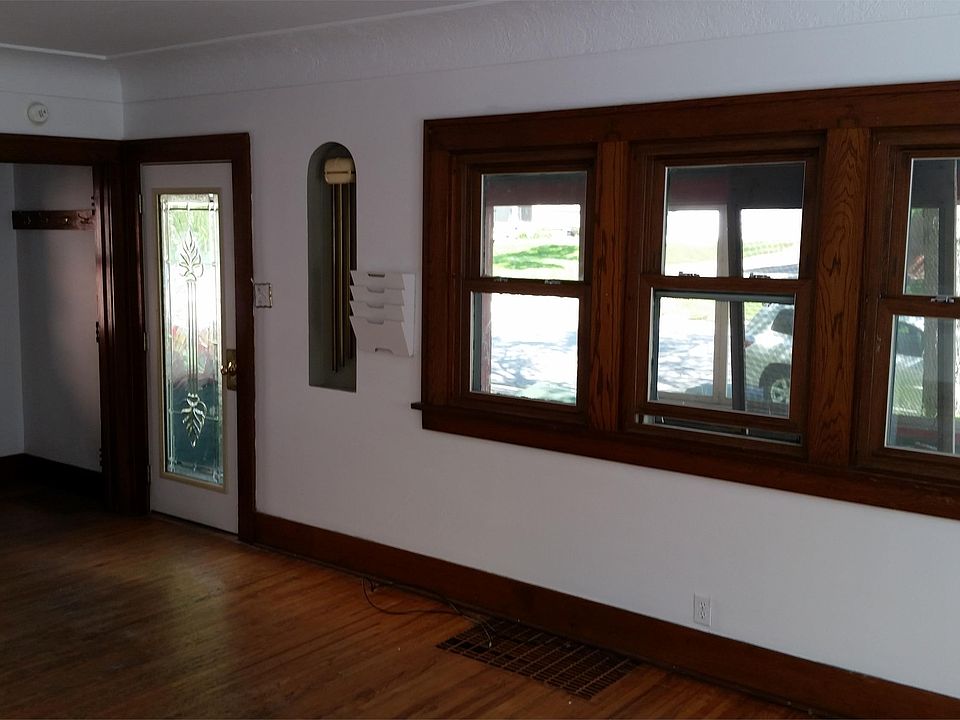 1st image of 1008 W 2nd St