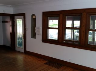 1008 W 2nd St, Cedar Falls, IA 50613