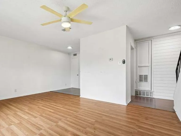 2301 Mission Hill Dr — Photo 2