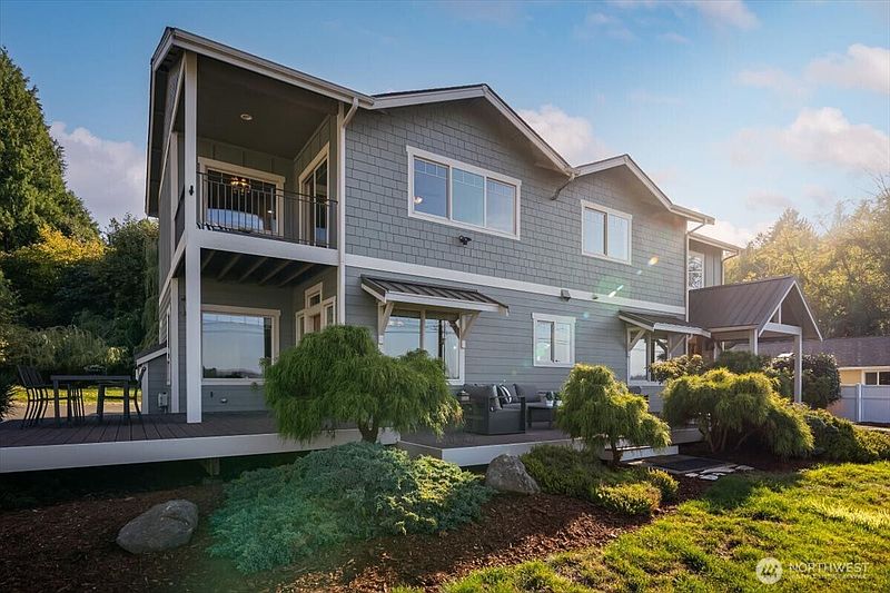 3rd image of 1374 Ahlstrom Road E