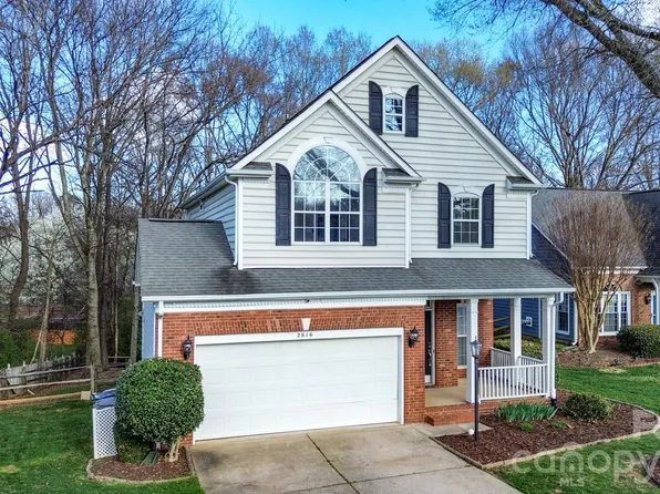 2816 Robyns Glen Dr, Charlotte, NC 28269