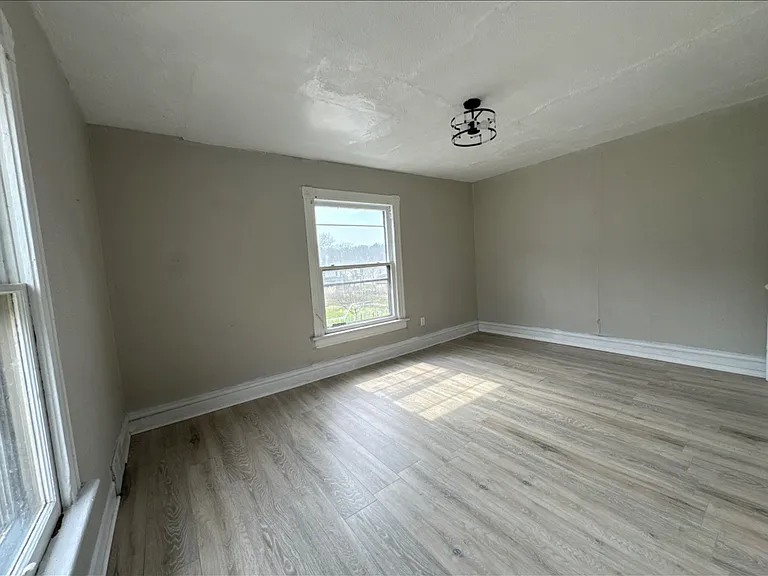 519 Lyndal St — Photo 10
