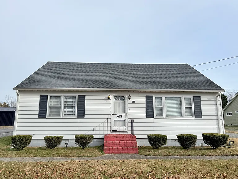 672 N Bedford St — Photo 1