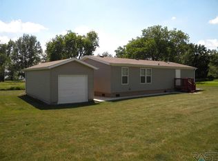 6083 Point Dr, Madison, SD 57042