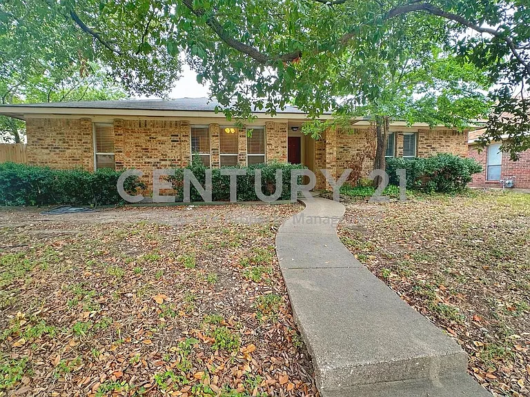 205 Glenwood Dr — Photo 2