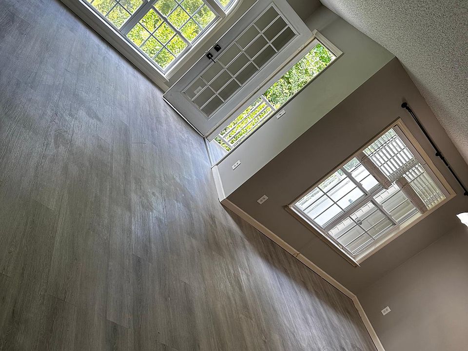 2nd image of 522 Mill Pond Dr #522