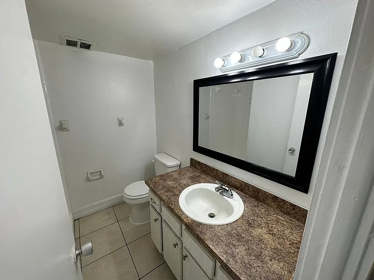 1830 Maravilla Ave #303 — Photo 14