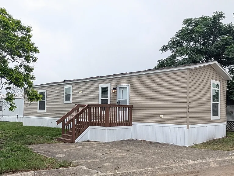 121 Black Walnut — Photo 1