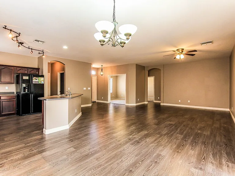 14133 W Crocus Dr — Photo 3
