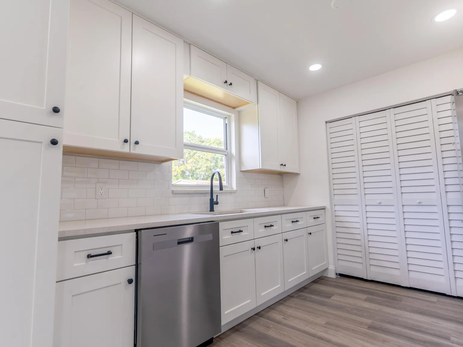 3 bed, 2.0 bath, 1216 sqft, $3,200 — Photo 4