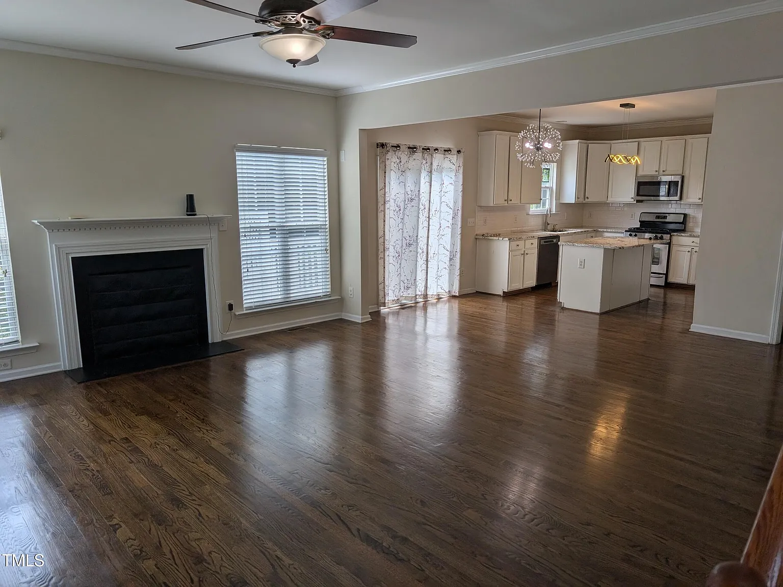 5 bed, 2439 sqft, $2,750 — Photo 4