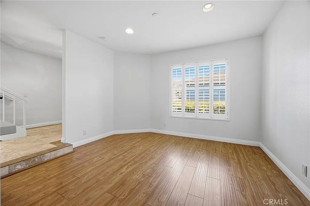 3 bed, 2.5 bath, 1398 sqft, $4,495 — Photo 4