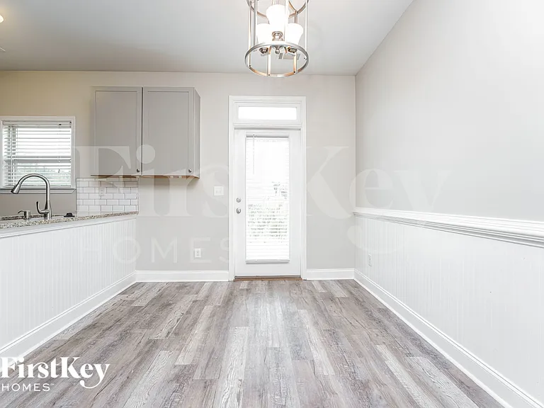 1035 Sutherland Dr — Photo 5