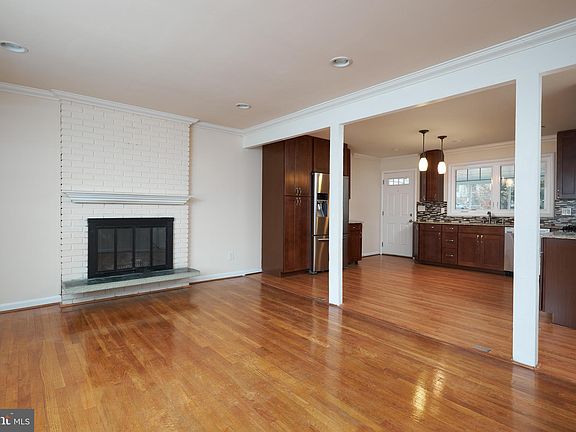 2nd image of 818 Crothers Ln