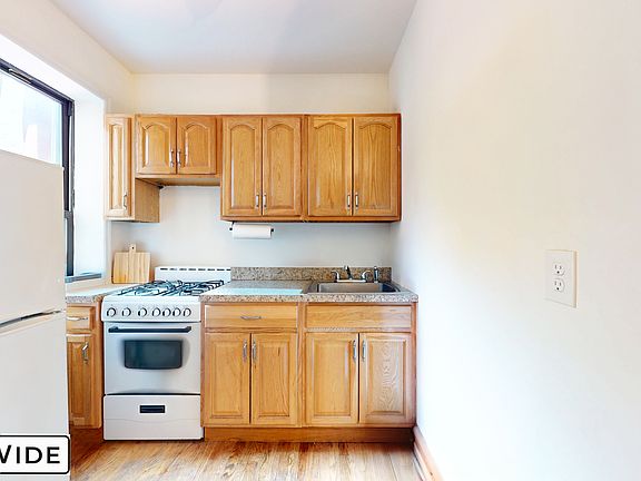 5th image of 328 E 14th St APT 6