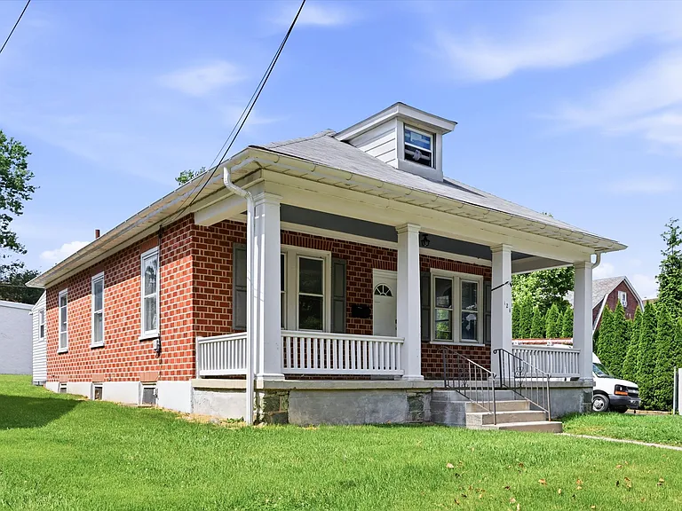 121 Sharpless St — Photo 1