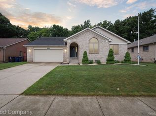33955 Avondale St, Westland, MI 48186