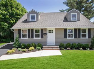 106 Susan Cv, East Norwich, NY 11732