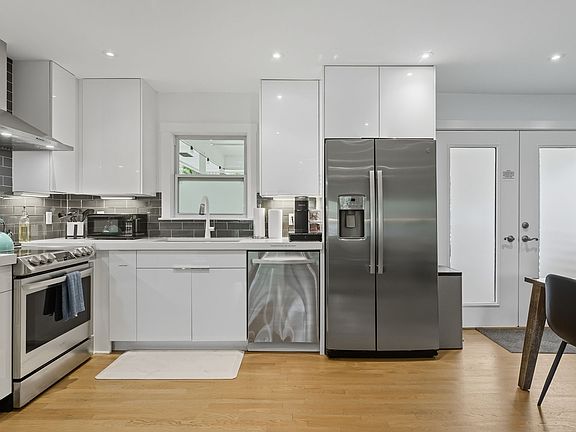 4th image of 72 Douglas Dr SE