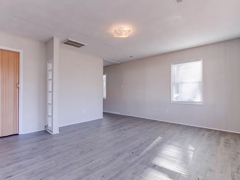 106 Pine Grove Ave — Photo 6