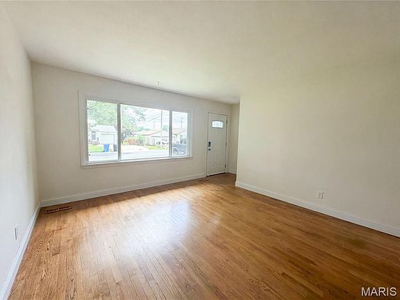 3rd image of 1 Winsted Pl