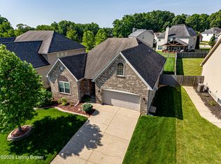 11712 English Meadow Dr, Louisville, KY 40229