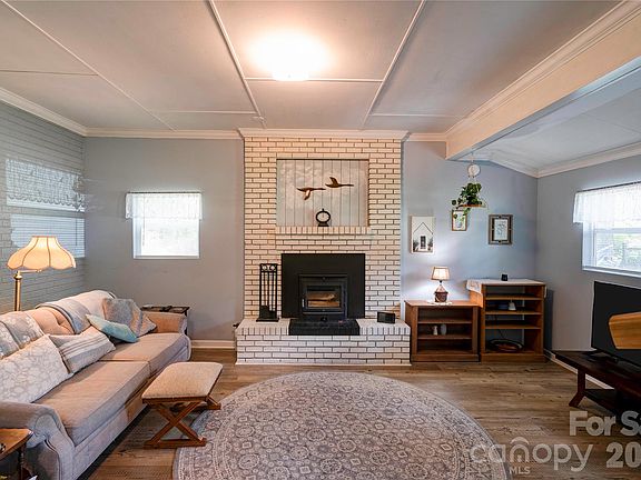 4th image of 624 Ware Rd