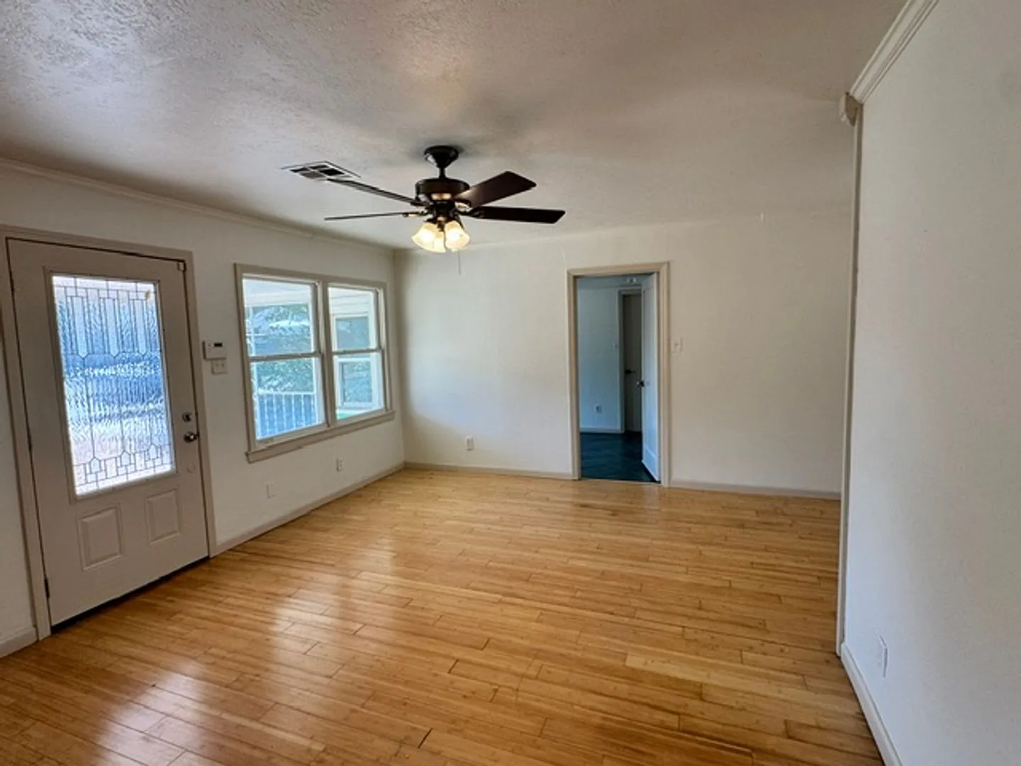 This 2 bedroom 1.5 bath Del city home offers new paint, no carpet for easy living and an updated ... — Photo 3