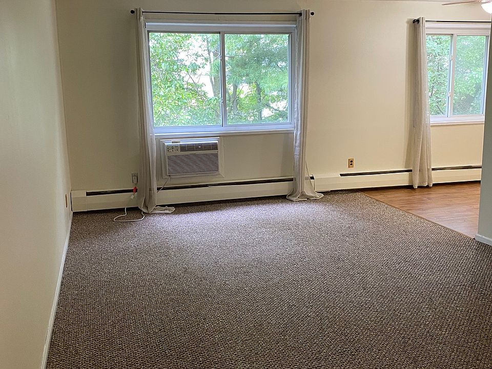 1st image of 1290 Rockland Ave APT 2G