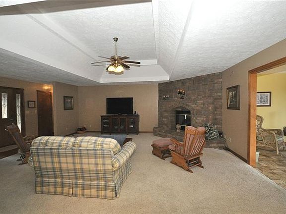 3rd image of 412 Yosemite Dr