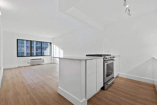 Rented by Greystar | media 1