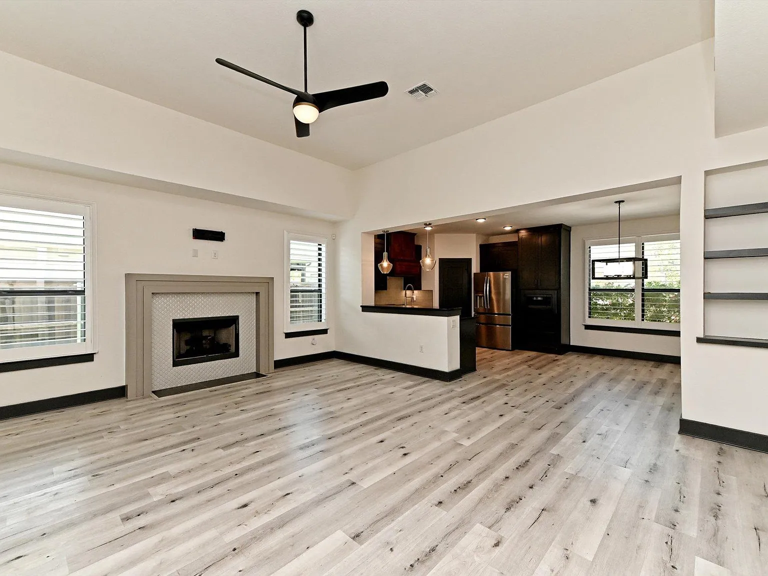 4 bed, 3.0 bath, 2005 sqft, $2,000 — Photo 4
