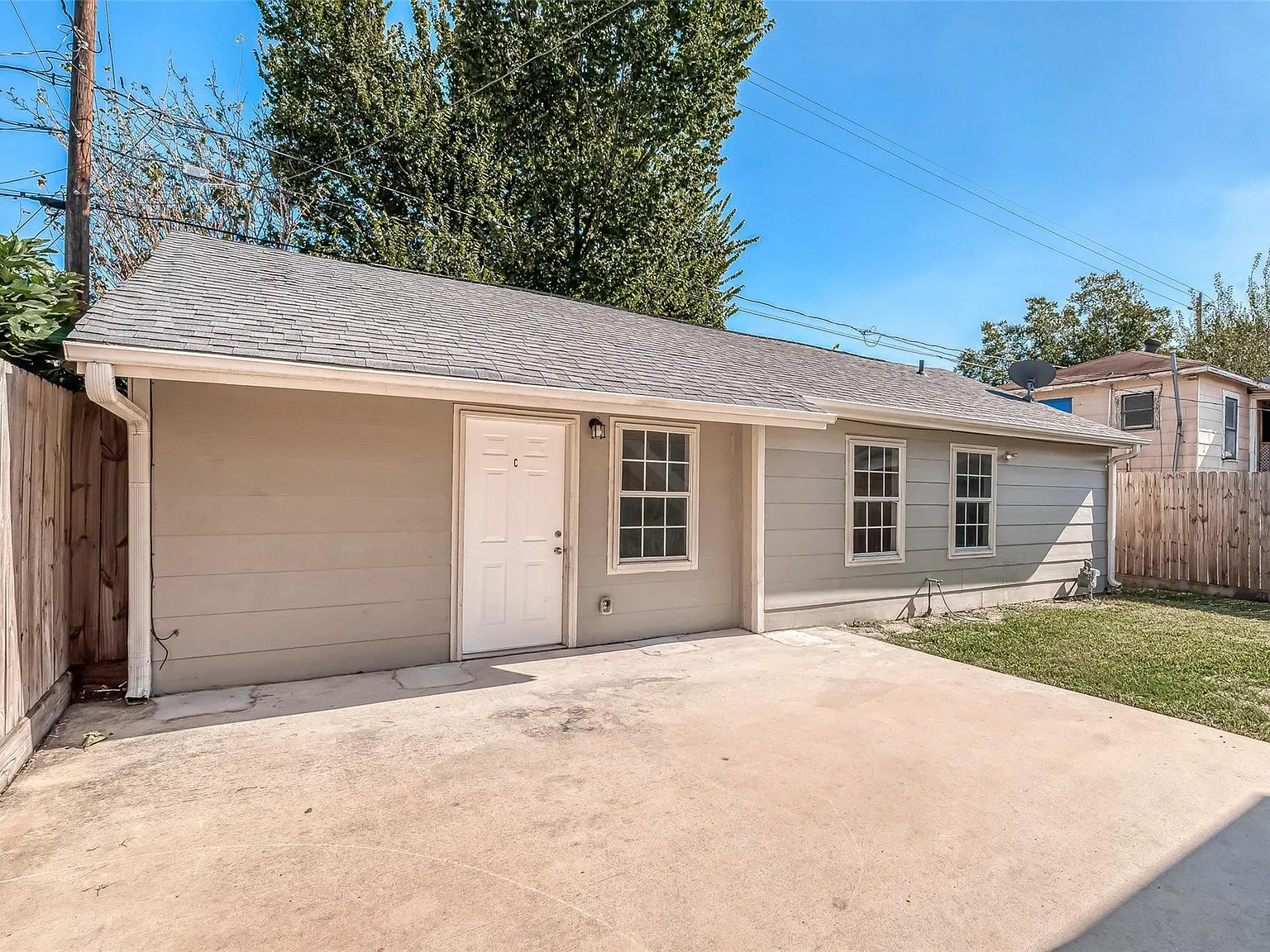 3 bed, 1.0 bath, 1757 sqft, $1,450 — Photo 4