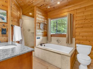 417 Hickory Ridge Dr, Cleveland, GA 30528