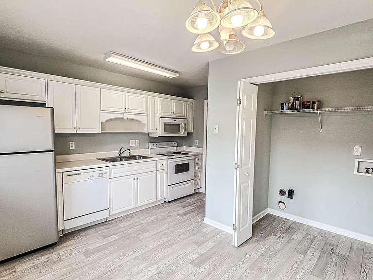 726 Creekside Dr — Photo 18