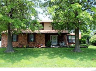 1602 Country Acres Dr, Saint Peters, MO