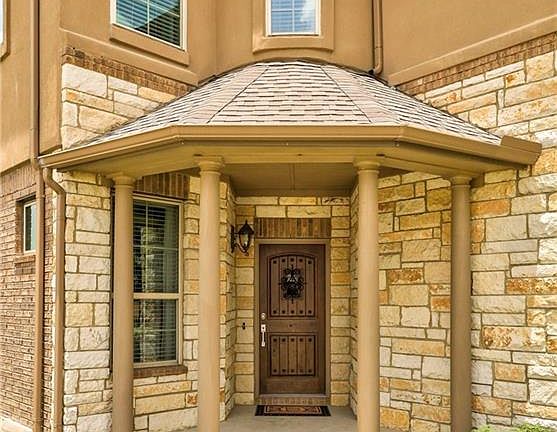 3rd image of 2900 Castellan Ln