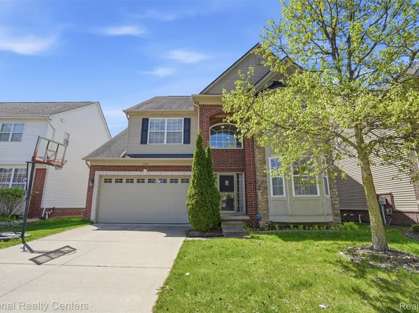 51161 Hallfield St, Novi, MI 48374