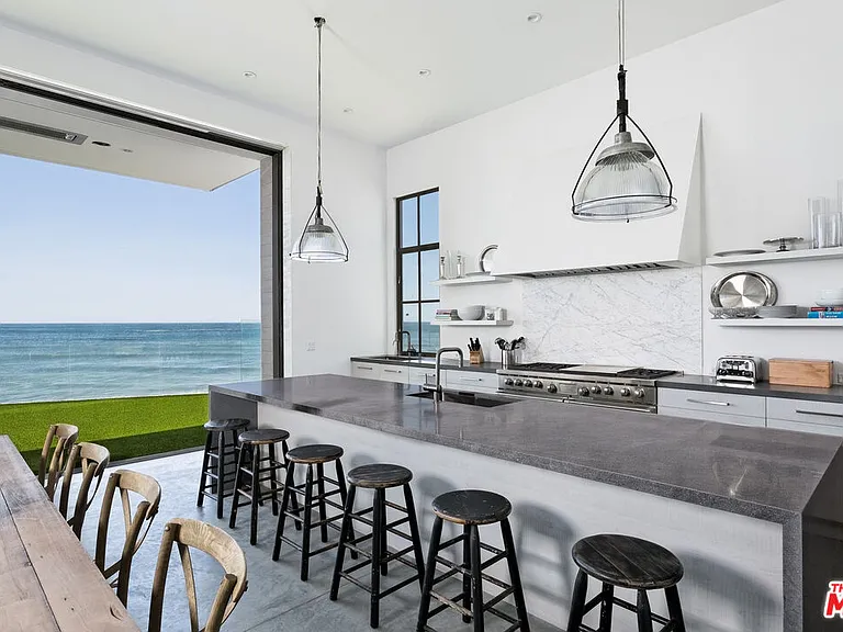 23956 Malibu Rd — Photo 3
