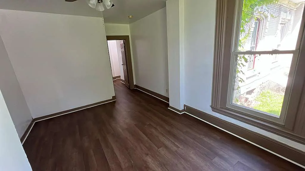 Building Photo - 761 W 3rd St #2