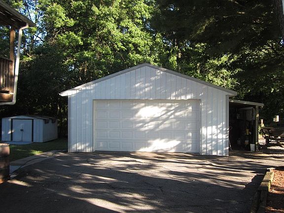 Detached Garage