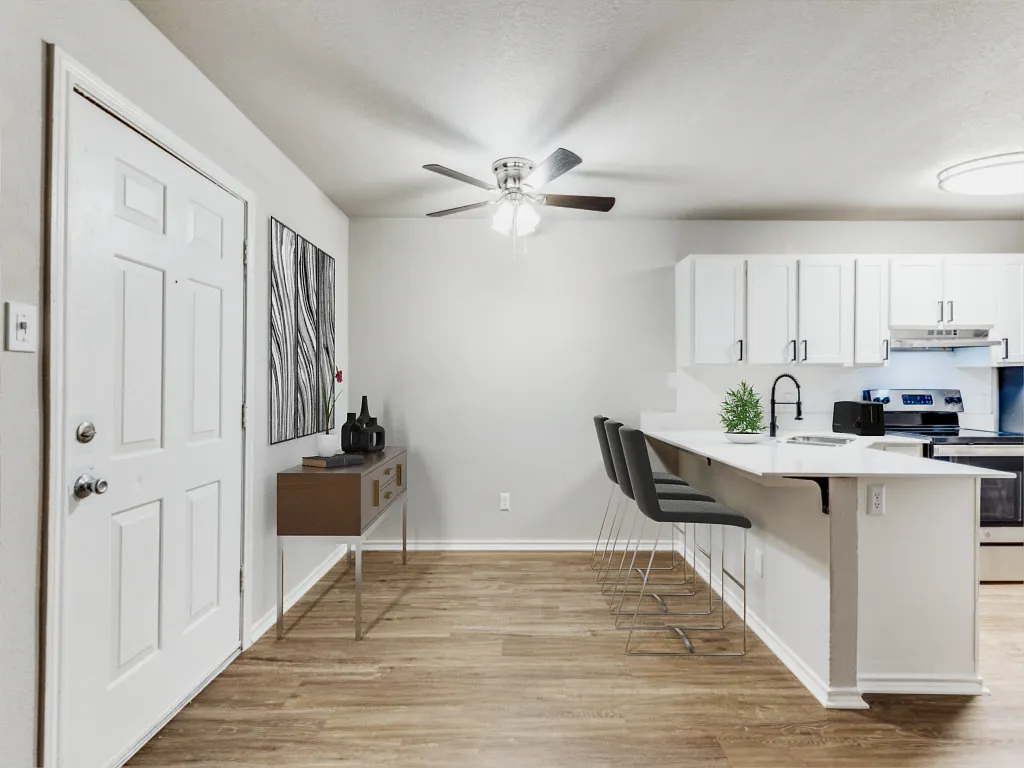 Crest River District Apartments — Photo 4