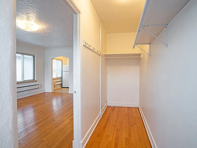 4435 Phinney Ave N — Photo 7
